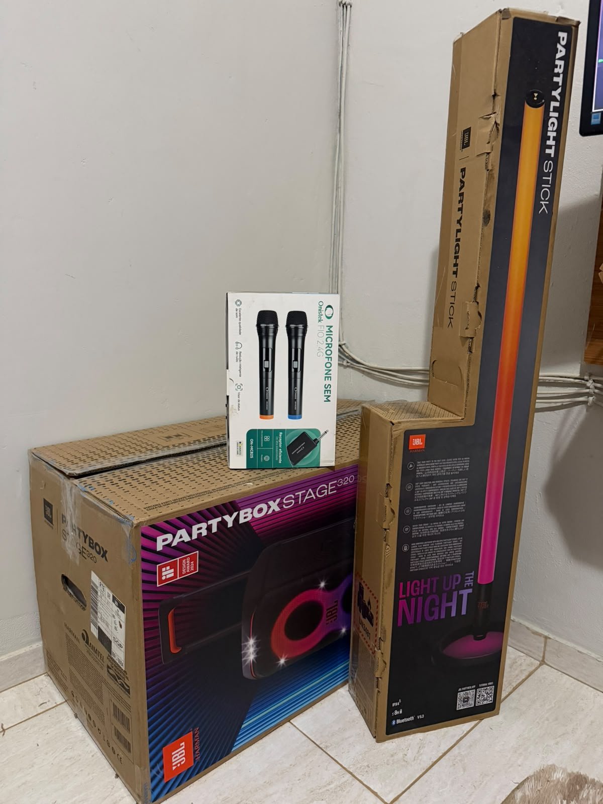 PARTYBOX STAGE com TORRE DE LED e 02 MICROFONES